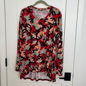 LOGO by Lori Goldstein Size L long sleeved top w/ hi-low hem in garden rose.